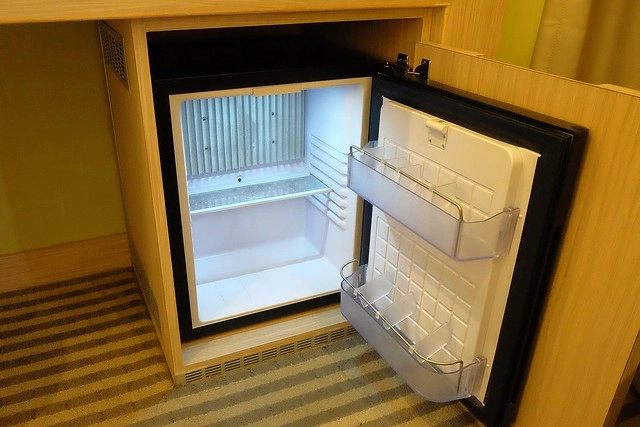 成旅晶贊飯店┃台中住宿推薦：充滿活力朝氣的清新綠色系飯店，位於台中市區鄰近台中火車站和台中公園，有健身房、洗衣室和商務室，房間免費Wi-Fi上網 @飛天璇的口袋