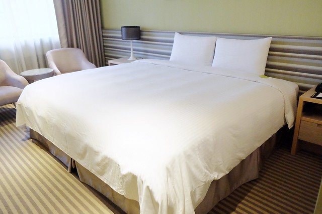 成旅晶贊飯店┃台中住宿推薦：充滿活力朝氣的清新綠色系飯店，位於台中市區鄰近台中火車站和台中公園，有健身房、洗衣室和商務室，房間免費Wi-Fi上網 @飛天璇的口袋