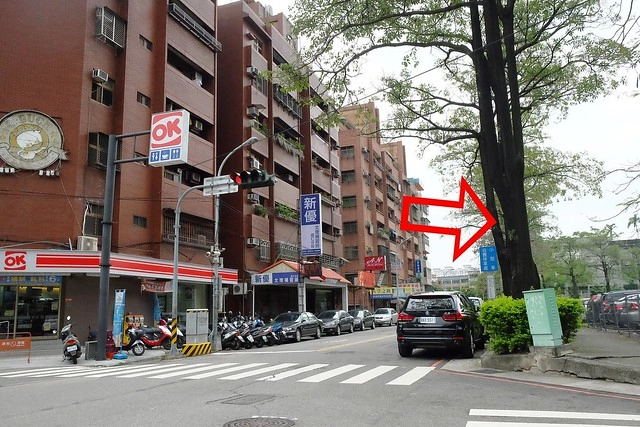 成旅晶贊飯店┃台中住宿推薦：充滿活力朝氣的清新綠色系飯店，位於台中市區鄰近台中火車站和台中公園，有健身房、洗衣室和商務室，房間免費Wi-Fi上網 @飛天璇的口袋