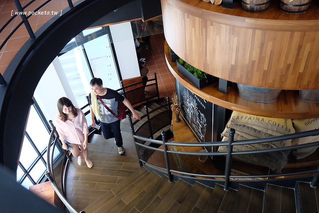 卡啡那台中店：裝潢漂亮大器深具質感，甜點飲料價格平實的咖啡館 @飛天璇的口袋