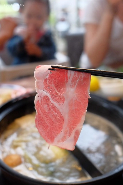 八豆食府精緻鍋物@崇德店┃全新品牌再出發，環境漂亮大器深具質感，食材高級有誠意，有美國金牌極黑和牛、西班牙伊比利豬、智利生凍帝王蟹和花田喜彘紅蘿蔔豬，北屯地區餐廳美食新選擇 @飛天璇的口袋