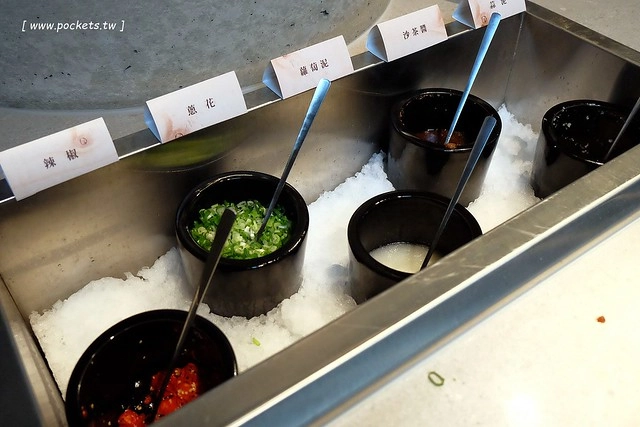 八豆食府精緻鍋物@崇德店┃全新品牌再出發，環境漂亮大器深具質感，食材高級有誠意，有美國金牌極黑和牛、西班牙伊比利豬、智利生凍帝王蟹和花田喜彘紅蘿蔔豬，北屯地區餐廳美食新選擇 @飛天璇的口袋