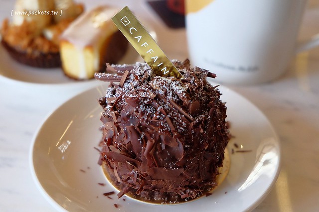 卡啡那台中店：裝潢漂亮大器深具質感，甜點飲料價格平實的咖啡館 @飛天璇的口袋