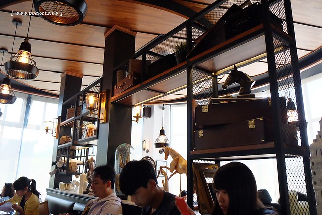 卡啡那台中店：裝潢漂亮大器深具質感，甜點飲料價格平實的咖啡館 @飛天璇的口袋