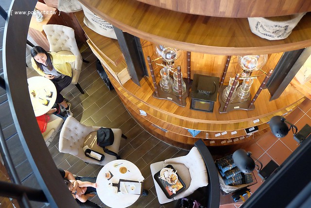 卡啡那台中店：裝潢漂亮大器深具質感，甜點飲料價格平實的咖啡館 @飛天璇的口袋