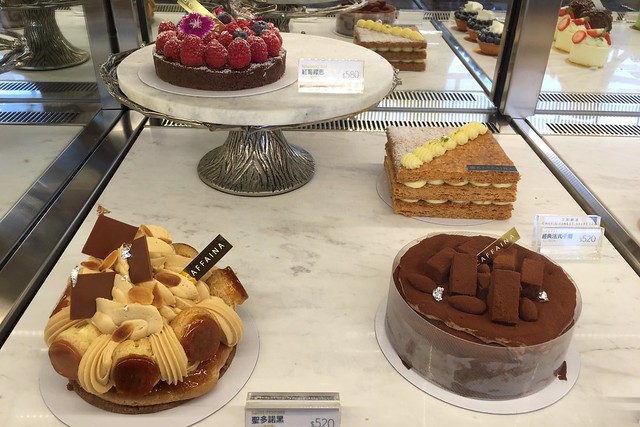 卡啡那台中店：裝潢漂亮大器深具質感，甜點飲料價格平實的咖啡館 @飛天璇的口袋