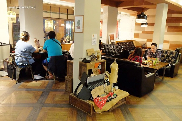 昨日花卷┃台中西區美食：Fusion創意料理作法，將各國料理融入菜色，新菜單正式上市，打卡破百送開胃菜，商業午餐送飲料，週五夜晚啤酒買一送一 @飛天璇的口袋