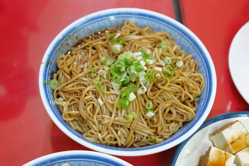 宜蘭羅東｜文昌炸醬麵，樸實簡單的羅東美食，選擇性困難者直接點雙醬麵 @飛天璇的口袋