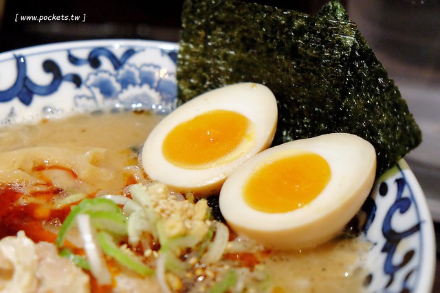 【日本東京】斑鳩拉麵~位於東京駅一番街超人氣拉麵店，使用鰹魚和豚骨熬製而成的湯頭，個人覺得好吃又對胃，不虛此行 @飛天璇的口袋
