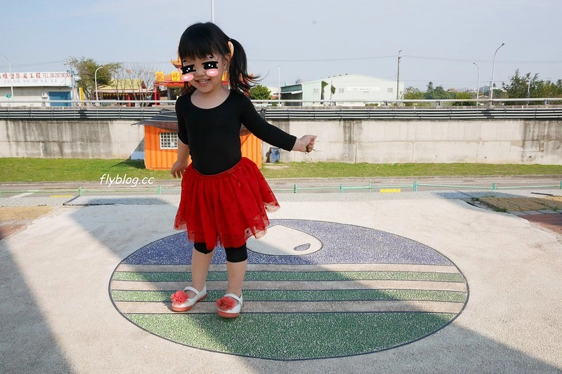 筏子溪迎賓水岸廊道┃台中南屯：台中美麗新地標，4公尺高的TAICHUN字體，台中IG超夯打卡新景點 @飛天璇的口袋