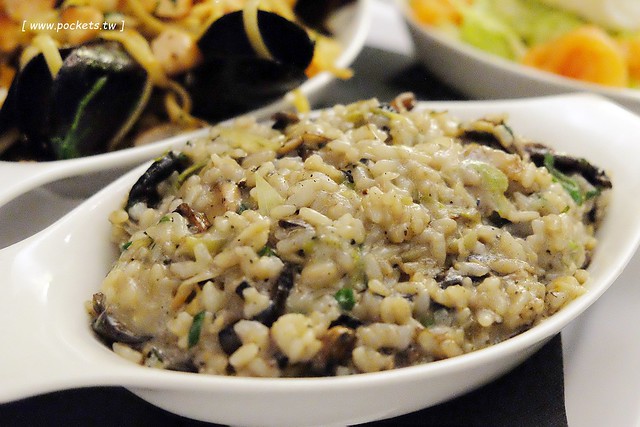 澳洲墨爾本｜墨爾本市區一日遊，南十字星火車站Southern Cross Station搭乘電車遊市區、維多利亞女王市場Queen Victoria Market、南半球最大的H&M血拼、墨爾本咖啡街、Mechester Press下午茶、QV購物商場採購、Box On Collins龍蝦晚餐 @飛天璇的口袋