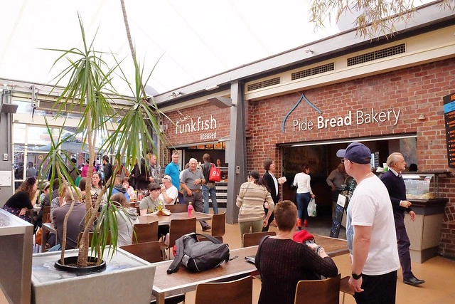 澳洲墨爾本｜墨爾本市區一日遊，南十字星火車站Southern Cross Station搭乘電車遊市區、維多利亞女王市場Queen Victoria Market、南半球最大的H&M血拼、墨爾本咖啡街、Mechester Press下午茶、QV購物商場採購、Box On Collins龍蝦晚餐 @飛天璇的口袋