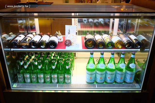 Ping 18 日法輕食┃台中西屯美食：老闆是藍帶學校畢業的，料理結合日式和法式的創意，推薦海味金沙義大利麵和松露牛肝菌燉飯，新菜單上市選擇性更多 @飛天璇的口袋