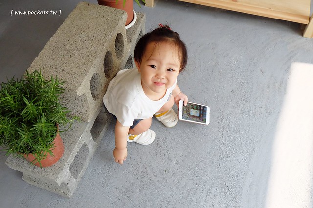 小森空間．Komori┃台中北區美食：充滿無印良品氛圍的日系小店，以手作甜點和中式花茶為主，店裡有很多可愛的卡通公仔，地下室做為藝術作品展覽空間 @飛天璇的口袋