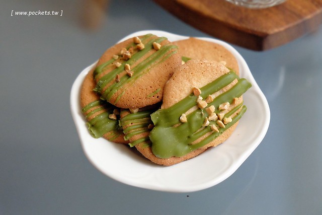 小森空間．Komori┃台中北區美食：充滿無印良品氛圍的日系小店，以手作甜點和中式花茶為主，店裡有很多可愛的卡通公仔，地下室做為藝術作品展覽空間 @飛天璇的口袋