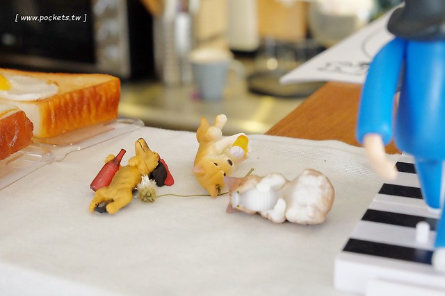 小森空間．Komori┃台中北區美食：充滿無印良品氛圍的日系小店，以手作甜點和中式花茶為主，店裡有很多可愛的卡通公仔，地下室做為藝術作品展覽空間 @飛天璇的口袋