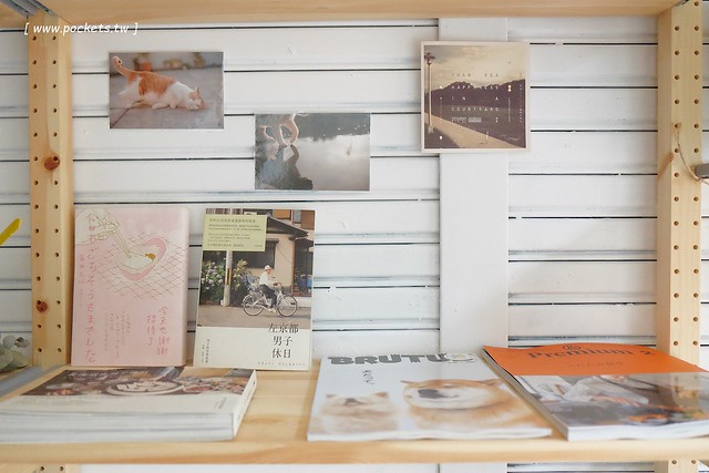 小森空間．Komori┃台中北區美食：充滿無印良品氛圍的日系小店，以手作甜點和中式花茶為主，店裡有很多可愛的卡通公仔，地下室做為藝術作品展覽空間 @飛天璇的口袋