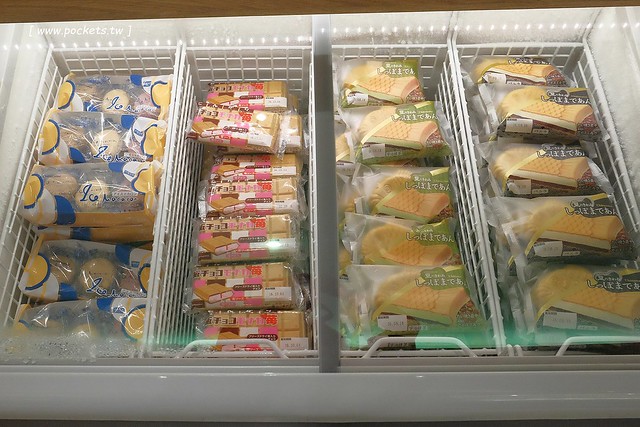 莎得徠茲．Chateraise┃台中逢甲美食：來自日本富士山下山梨縣的日法式甜點店，日本擁有470家連鎖店，標榜使用日本直送的食材，推薦生乳捲和泡芙 @飛天璇的口袋