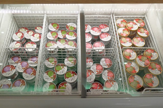 莎得徠茲．Chateraise┃台中逢甲美食：來自日本富士山下山梨縣的日法式甜點店，日本擁有470家連鎖店，標榜使用日本直送的食材，推薦生乳捲和泡芙 @飛天璇的口袋