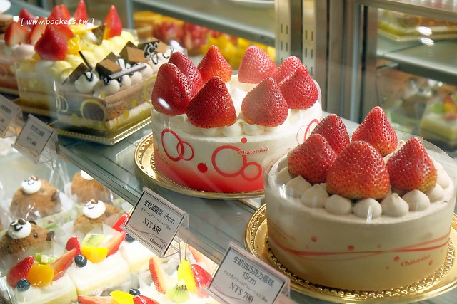 莎得徠茲．Chateraise┃台中逢甲美食：來自日本富士山下山梨縣的日法式甜點店，日本擁有470家連鎖店，標榜使用日本直送的食材，推薦生乳捲和泡芙 @飛天璇的口袋