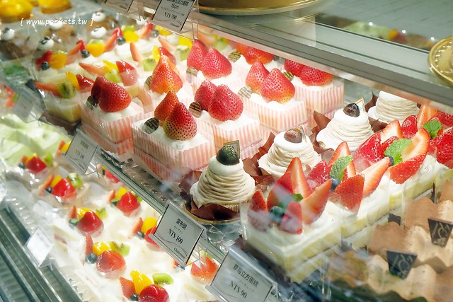 莎得徠茲．Chateraise┃台中逢甲美食：來自日本富士山下山梨縣的日法式甜點店，日本擁有470家連鎖店，標榜使用日本直送的食材，推薦生乳捲和泡芙 @飛天璇的口袋