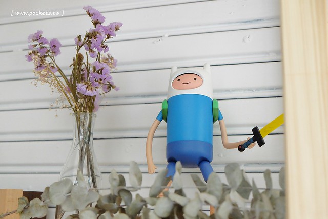 小森空間．Komori┃台中北區美食：充滿無印良品氛圍的日系小店，以手作甜點和中式花茶為主，店裡有很多可愛的卡通公仔，地下室做為藝術作品展覽空間 @飛天璇的口袋