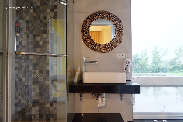 宜蘭冬山｜微風小棧民宿，享受荷畔池泡湯，提供腳踏車供親子騎乘，鄰近羅東夜市與羅東公園 @飛天璇的口袋