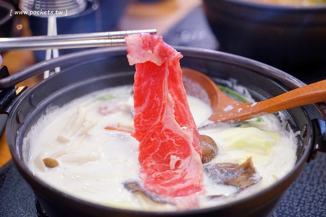 灰鴿┃台中西屯美食：中科商圈精緻火鍋餐廳，嚴選頂級食材， 澳洲極黑和牛、活體波士頓龍蝦、帝王鮭魚、天使紅蝦，開幕期間點鍋送伊比利豬 @飛天璇的口袋