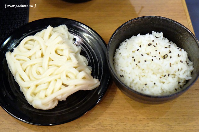 灰鴿┃台中西屯美食：中科商圈精緻火鍋餐廳，嚴選頂級食材， 澳洲極黑和牛、活體波士頓龍蝦、帝王鮭魚、天使紅蝦，開幕期間點鍋送伊比利豬 @飛天璇的口袋