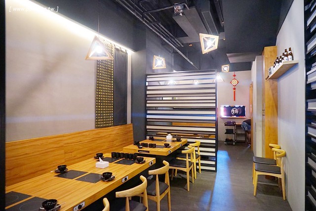 灰鴿┃台中西屯美食：中科商圈精緻火鍋餐廳，嚴選頂級食材， 澳洲極黑和牛、活體波士頓龍蝦、帝王鮭魚、天使紅蝦，開幕期間點鍋送伊比利豬 @飛天璇的口袋