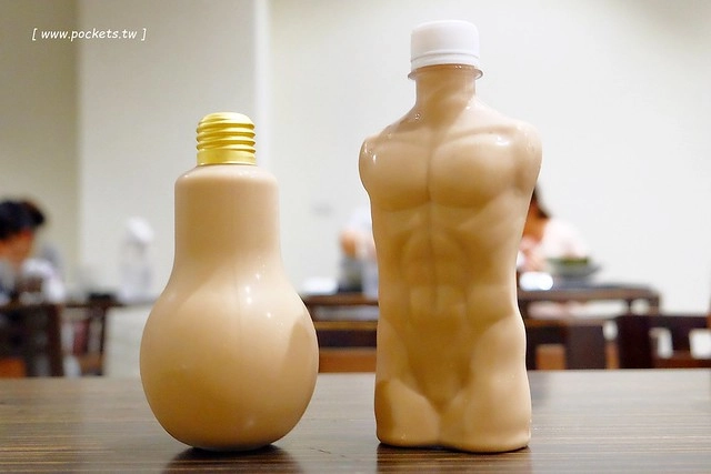 同拉麵┃台中北屯美食：大坑地區的深夜食堂，很接近日本風味的好吃拉麵，才開幕沒多久就要拿號碼牌，除了九州拉麵還有關東煮，超夯的小鮮肉和燈炮奶茶 @飛天璇的口袋