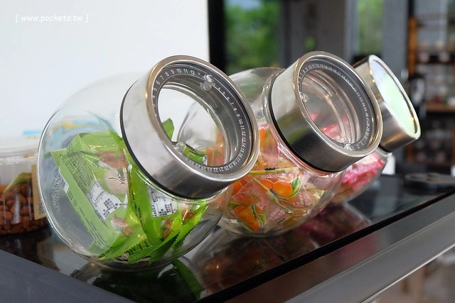 在鷺上生活會館┃宜蘭民宿推薦：豪華又頂級的全新民宿，擁有庭園游泳池、露天BBQ、嬰兒房，每間房間備有透明浴室、大型浴缸，貼心下午茶和豐盛九宮格早餐 @飛天璇的口袋