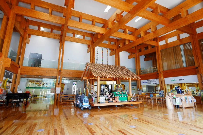 日本高知｜檮原町．隈研吾五大建築的巡禮，檮原町綜合廳舍、雲之上別館、雲之上本館、雲之上藝廊、雲之上圖書館 @飛天璇的口袋