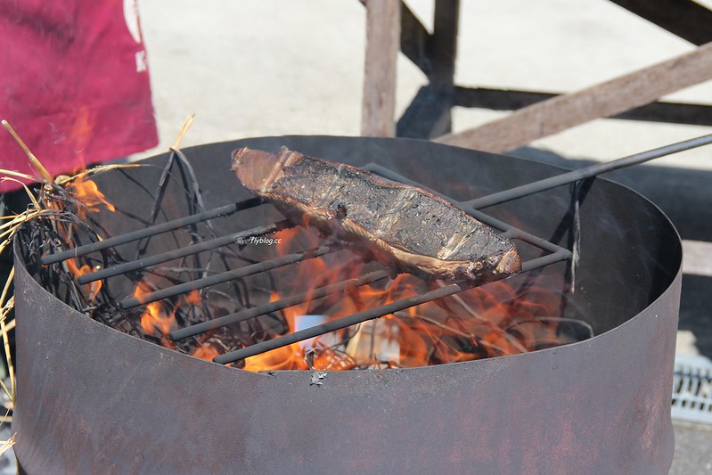 黑潮一番館．鰹のたたき┃日本高知：稻草炙燒鰹魚DIY，高知必吃美食推薦 @飛天璇的口袋