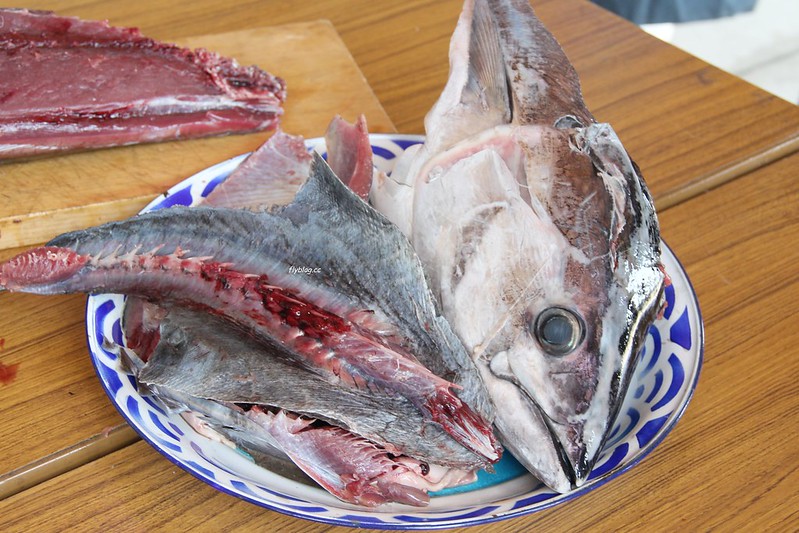 黑潮一番館．鰹のたたき┃日本高知：稻草炙燒鰹魚DIY，高知必吃美食推薦 @飛天璇的口袋