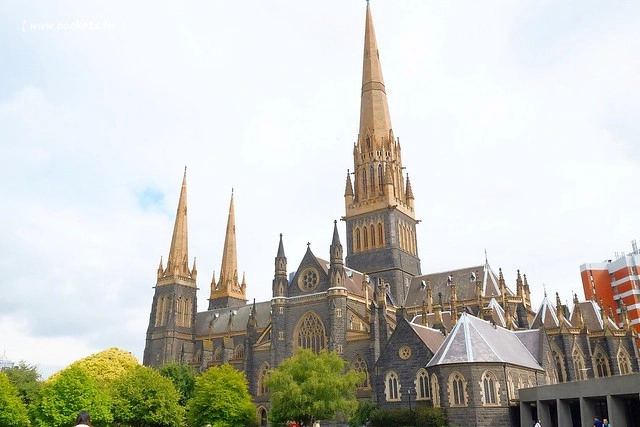 澳洲墨爾本｜墨爾本市區半日遊，溫莎酒店、國會大廈、聖派翠克大教堂、費茲洛花園、庫克船長故居、聯邦廣場、弗林德斯火車站、聖保羅大教堂、Hosier lane塗鴉街、HUNGRY JACK’S @飛天璇的口袋