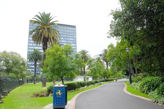 澳洲墨爾本｜墨爾本市區半日遊，溫莎酒店、國會大廈、聖派翠克大教堂、費茲洛花園、庫克船長故居、聯邦廣場、弗林德斯火車站、聖保羅大教堂、Hosier lane塗鴉街、HUNGRY JACK’S @飛天璇的口袋