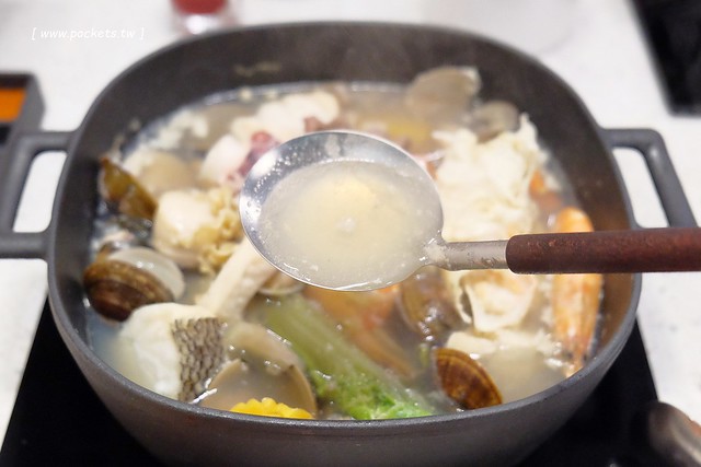 肉魂鑄鐵料理．de Meaty Spirit┃台中北屯美食：環境寬敞又明亮，食材新鮮又奢華，澳洲9A牛肉+帝王蟹等季節性現流海鮮，台中少見的鐵鑄鍋火鍋店 @飛天璇的口袋