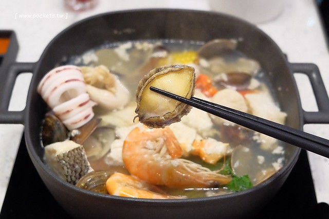 肉魂鑄鐵料理．de Meaty Spirit┃台中北屯美食：環境寬敞又明亮，食材新鮮又奢華，澳洲9A牛肉+帝王蟹等季節性現流海鮮，台中少見的鐵鑄鍋火鍋店 @飛天璇的口袋