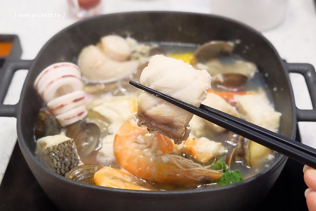 肉魂鑄鐵料理．de Meaty Spirit┃台中北屯美食：環境寬敞又明亮，食材新鮮又奢華，澳洲9A牛肉+帝王蟹等季節性現流海鮮，台中少見的鐵鑄鍋火鍋店 @飛天璇的口袋