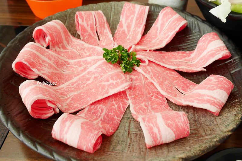 【台中沙鹿】蕃薯根養生煮，簡單乾淨又有質感的火鍋店，喜歡純天然無加工品的菜盤 @飛天璇的口袋