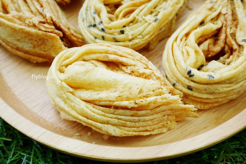 台中新社｜旺來蓁展蛋捲｜曾經一等就是半年的手工蛋餅，看起來毫不起眼卻是一口接一口 @飛天璇的口袋