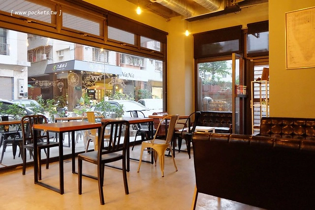 P&J’s P&acirc;tisserie法式鏡面蛋糕｜一對夫妻開的甜點店，價格親民深受學生族群的喜愛 @飛天璇的口袋