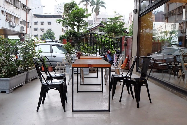 P&J’s P&acirc;tisserie法式鏡面蛋糕｜一對夫妻開的甜點店，價格親民深受學生族群的喜愛 @飛天璇的口袋