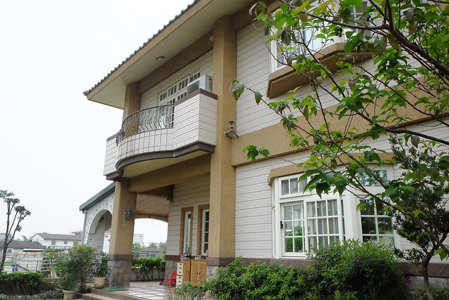 宜蘭冬山｜微風小棧民宿，享受荷畔池泡湯，提供腳踏車供親子騎乘，鄰近羅東夜市與羅東公園 @飛天璇的口袋