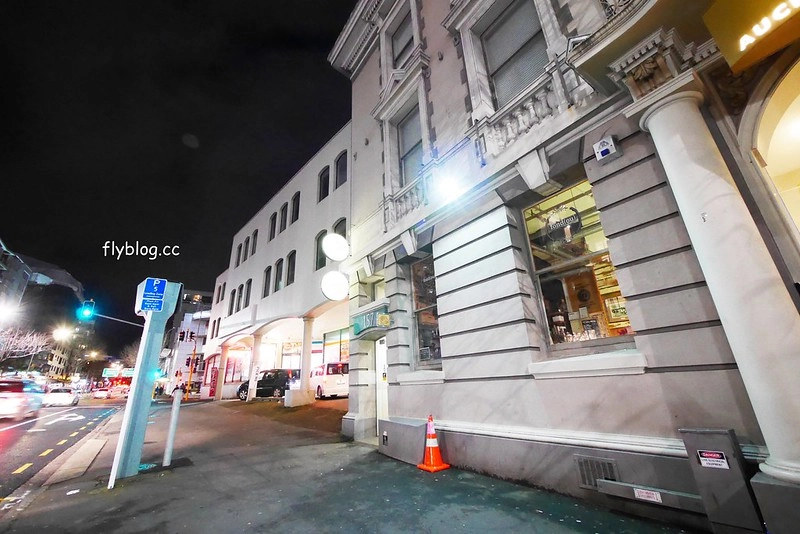 紐西蘭奧克蘭｜奧克蘭城市飯店 Auckland City Hotel．房間備有小廚房，隔壁就是韓國超市，鄰近天空塔、皇后大道和維達港 @飛天璇的口袋