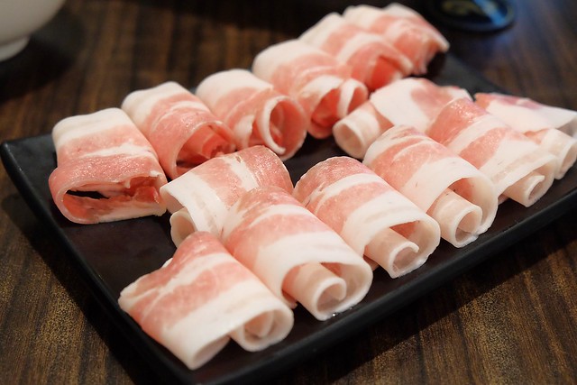 寬窄巷子老成都火鍋┃豐原美食推薦：使用20多種中藥辛香料，麻辣香濃的道地四川風味火鍋，記者出身的四川美女老闆娘，食尚玩家報導 @飛天璇的口袋