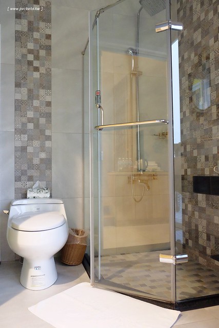 宜蘭冬山｜微風小棧民宿，享受荷畔池泡湯，提供腳踏車供親子騎乘，鄰近羅東夜市與羅東公園 @飛天璇的口袋