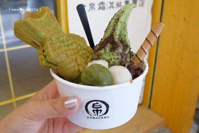 金帛霜淇淋專賣店┃台中北區美食：一中商圈的散步美食，抹茶鯛魚燒宇治金時上市，搬了家之後空間更寬敞，有淡淡的日式復古氛圍 @飛天璇的口袋