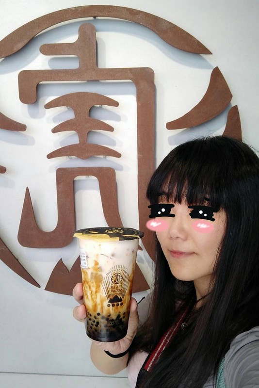 老虎堂黑糖專賣┃台中西屯：排到望穿秋水的超人氣黑糖珍奶，逢甲店排隊人潮比較少 @飛天璇的口袋